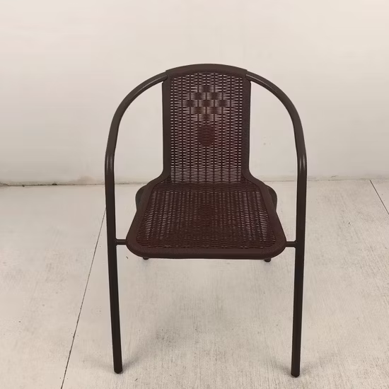 Esszimmermöbel-Stuhl aus Kunststoff, Rattanimitat mit Armlehne, Großhandelspreis